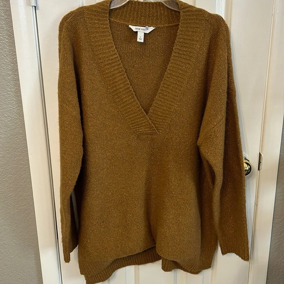 Nine West Women’s (L) Camel Color Metallic Soft V Neck Pullover Tunic Sweater - Picture 1 of 8